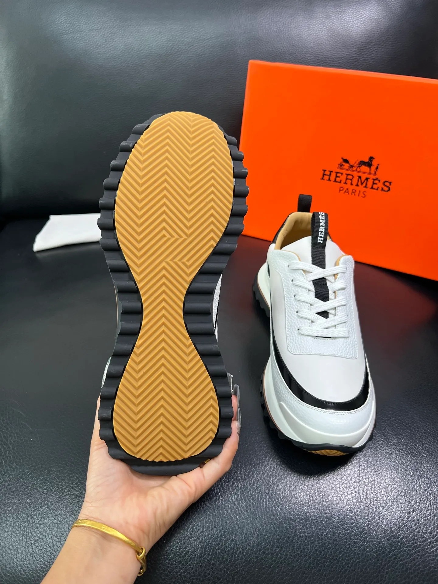Men's shoes 💰800 Hermes top purchasing Hermes counters are on sale simultaneously with original factory configuration, original cowhide fabrics imported from Italy, high-quality splicing technology, fully imported water-dyed cowhide linings, soles: original soles specially provided by the factory are super comfortable, the original factory follows the order and high quality, you can enter and exit the counter at will, welcome to compare at the counter, code number 39-44 (customized 38 45) 85863